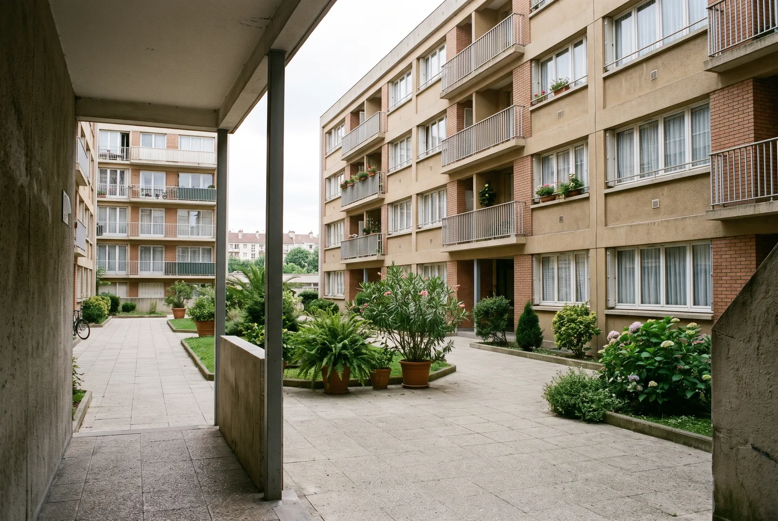 Cour intérieure d'un immeuble à Ivry